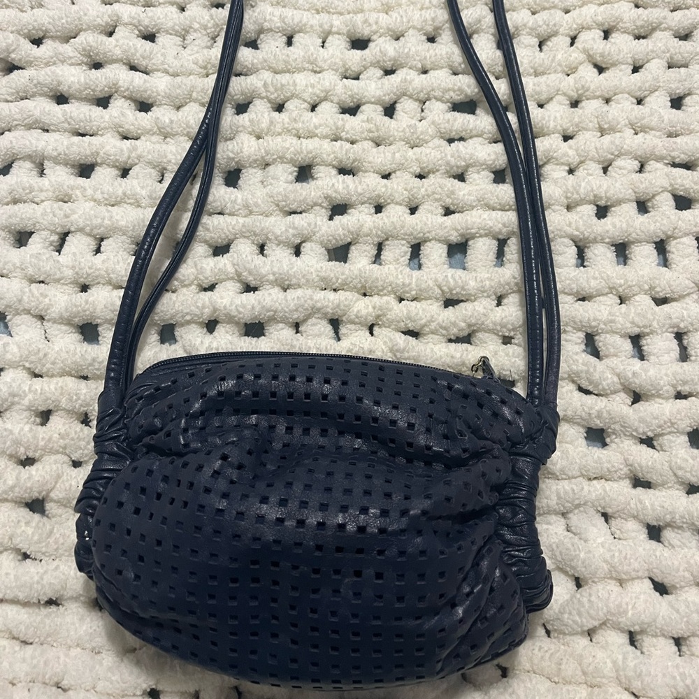 Brio Vintage/ Leather/Crossbody bag. Color blue.